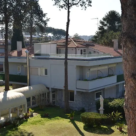 Casa Per Ferie Cardinal G. Guarino فندق مبيت وإفطار *