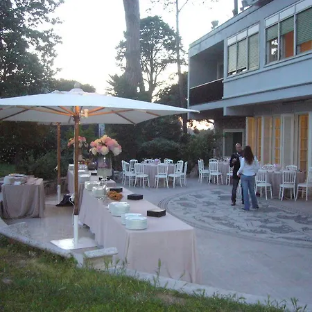 Casa Per Ferie Cardinal G. Guarino فندق مبيت وإفطار *