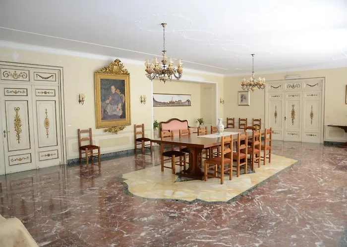 Alojamento de Acomodação e Pequeno-almoço Casa Per Ferie Cardinal G. Guarino *